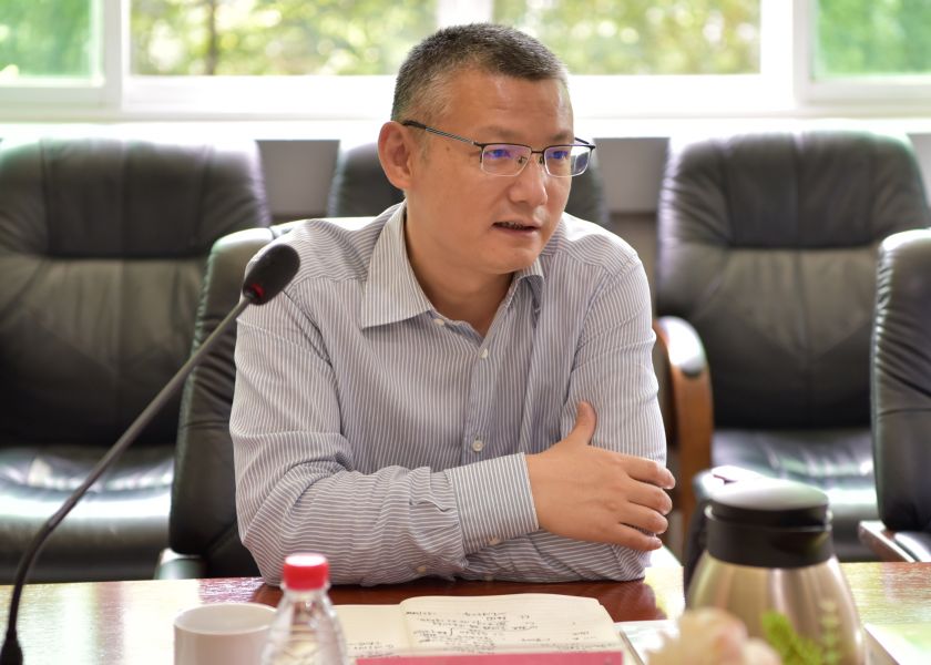 重庆市南岸区区委书记颜伟一行到声光电公司考察调研